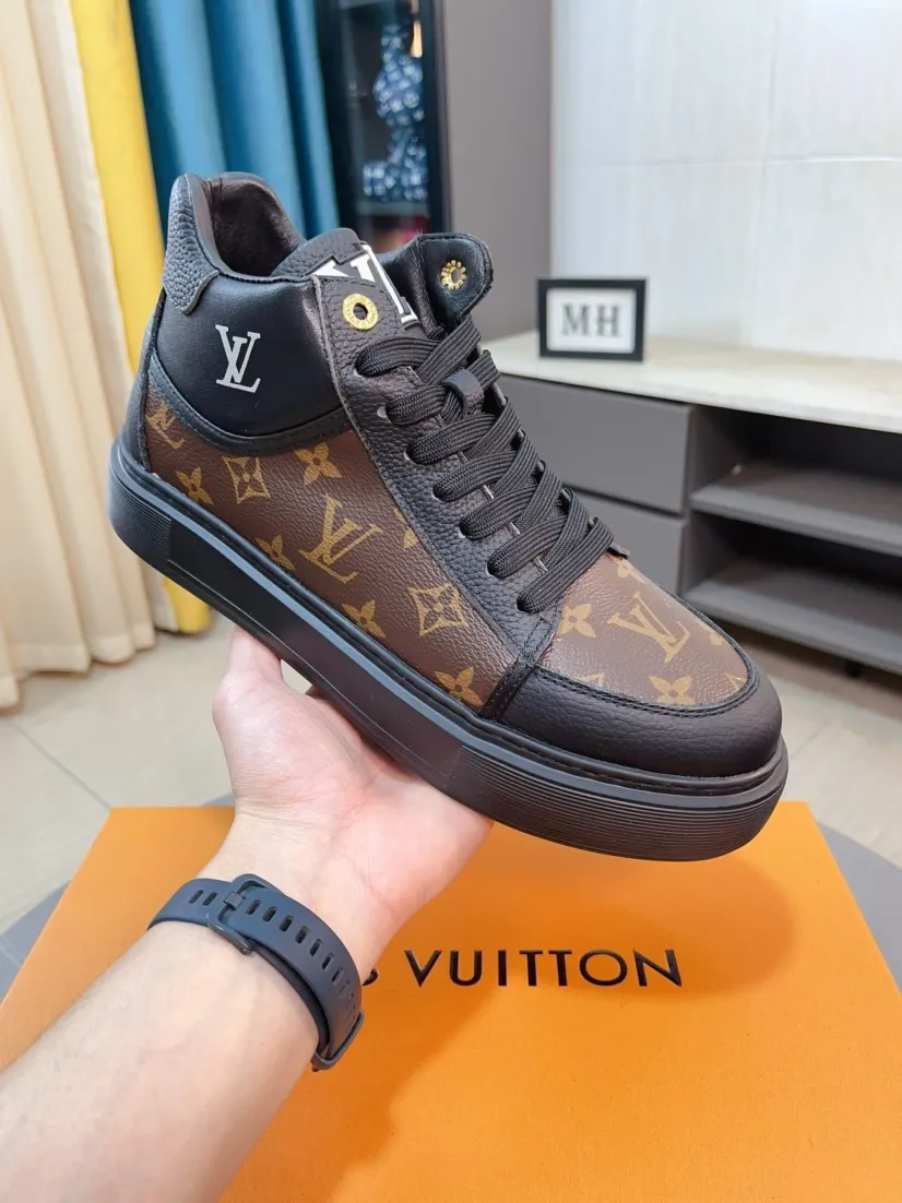 Ex-factory price 438🌹🌹【LOUIS VUITTON】Same style on Louis Vuitton* official website🚹Men's high-top casual shoes❤️Same style as popular celebrities and big names ~ Best-selling at home and abroad Lv focuses on the checkerboard series...Imported first-layer cowhide with special fabrics➕Full sheepskin lining➕Brand-specific hollow outsole💎Produced by OEM The highest version🔍🔍Number of codes: 38-44,